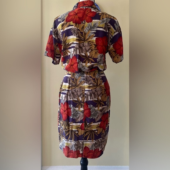JH Collectibles | 80’s 100% Silk Hawaiian Print Blouse & Skirt Set - Picture 2 of 13